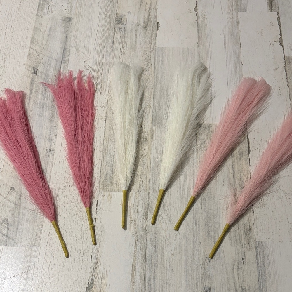Pink and White Decorative Pampas Grass - Picture 3 of 4